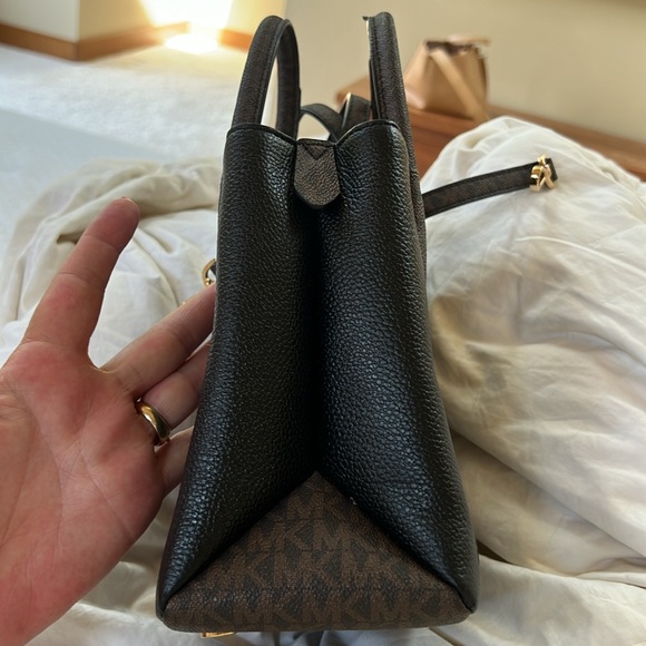 Michael Kors 💛 Austin Leather Purse Satchel 🤎 w/Crossbody Strap Gold Feet💛 - Picture 5 of 12